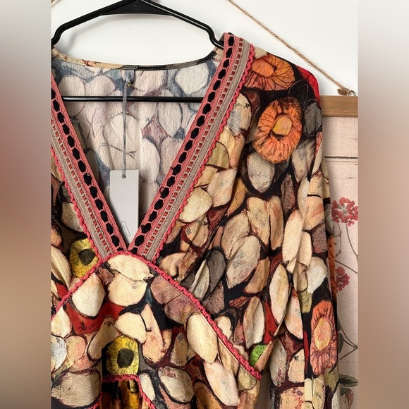 NWT Bl^nk Anthropologie Henslowe Embroidered Velvet Top Blouse Brown Multi XS - Picture 4 of 14